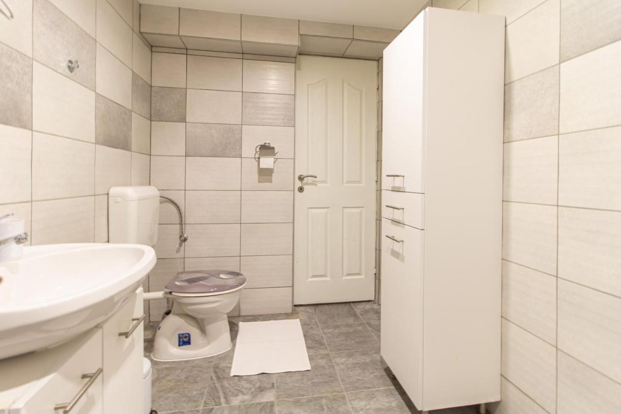 Deli Terasz A Apartman Free Parking, Self-Check-In Anytime Gyor Ngoại thất bức ảnh