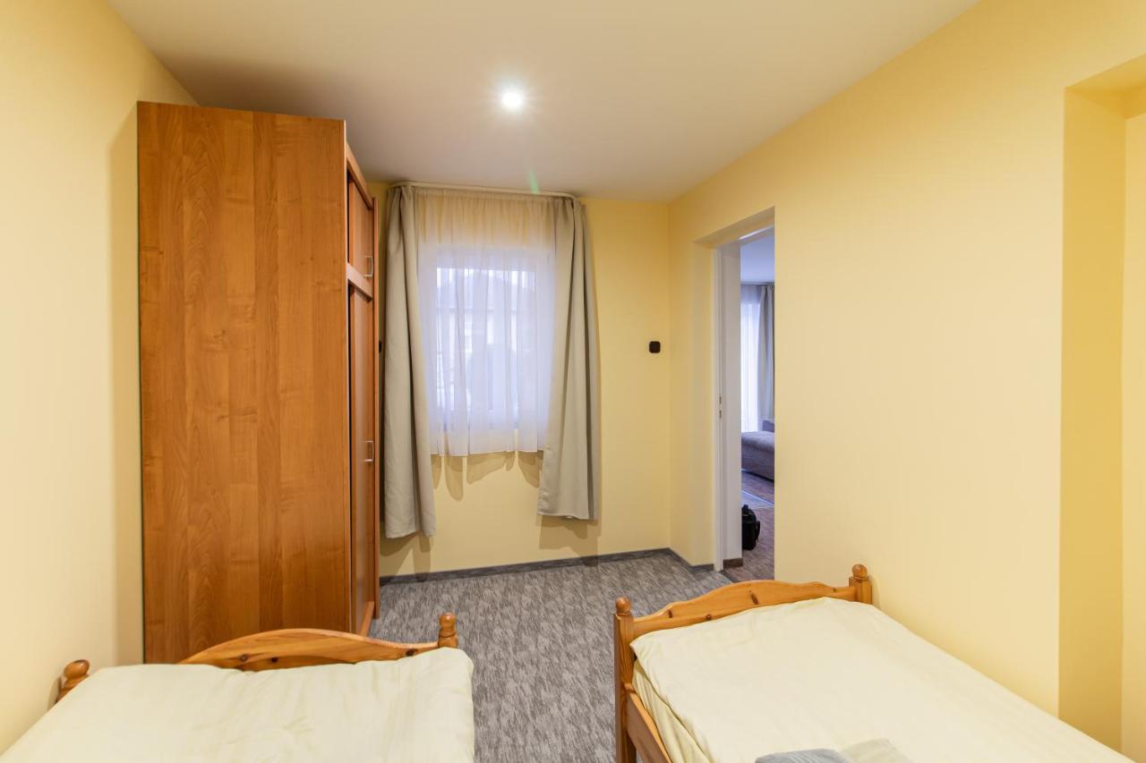 Deli Terasz A Apartman Free Parking, Self-Check-In Anytime Gyor Ngoại thất bức ảnh