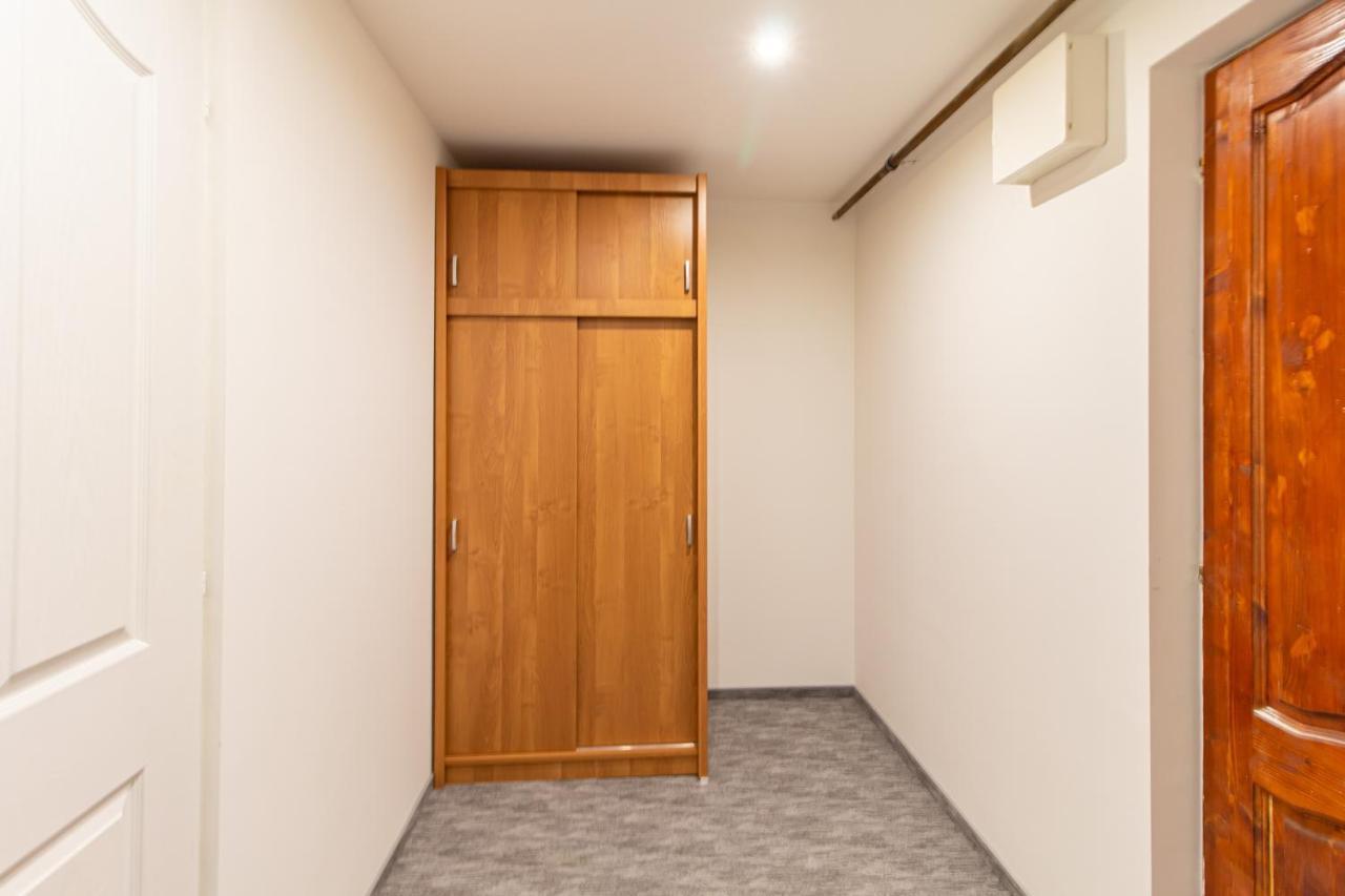 Deli Terasz A Apartman Free Parking, Self-Check-In Anytime Gyor Ngoại thất bức ảnh