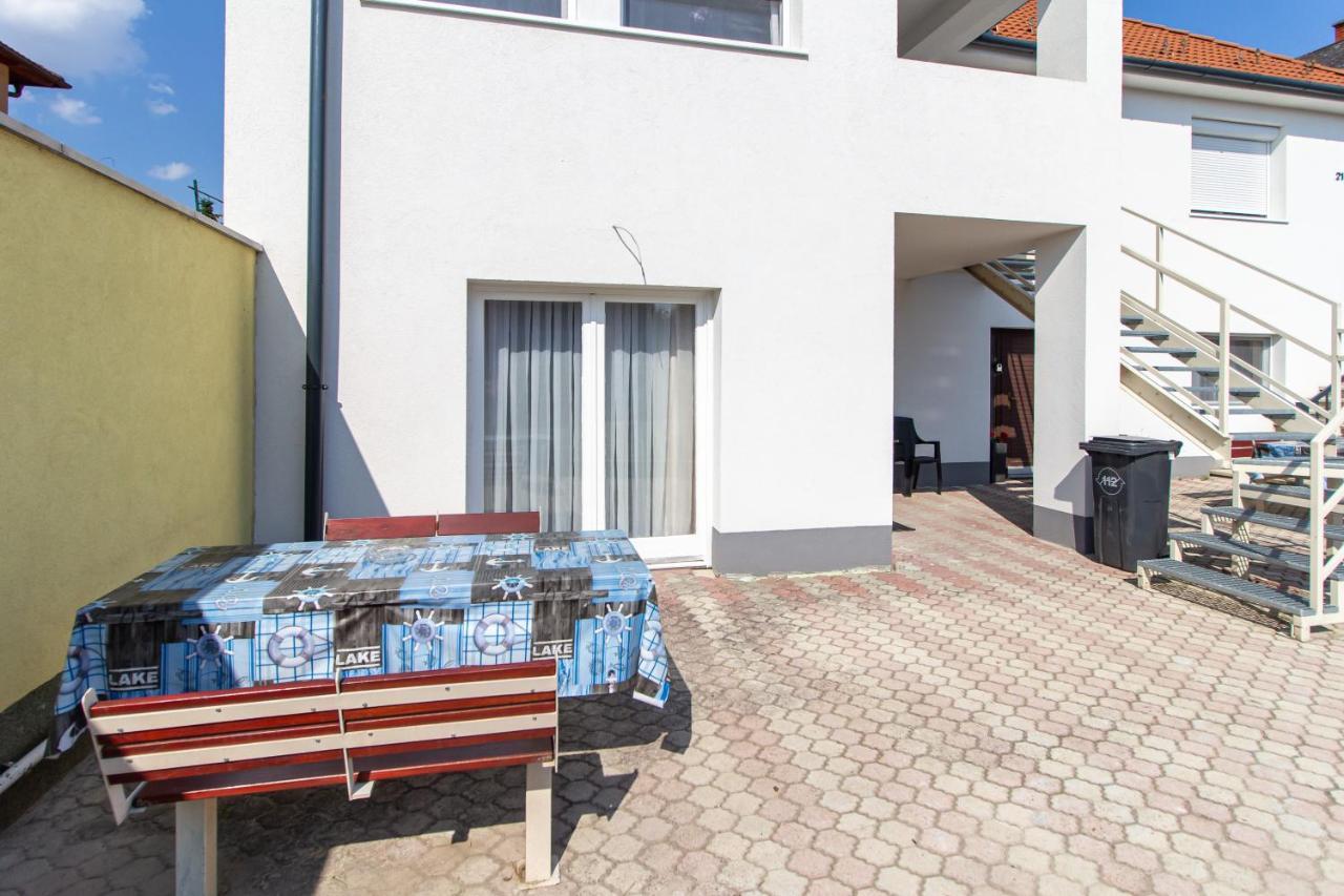 Deli Terasz A Apartman Free Parking, Self-Check-In Anytime Gyor Ngoại thất bức ảnh